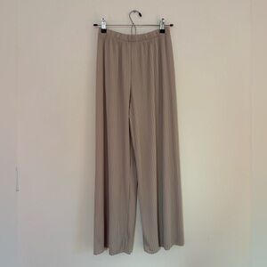 Uniqlo Pleated Wide-Leg Pants - Size small